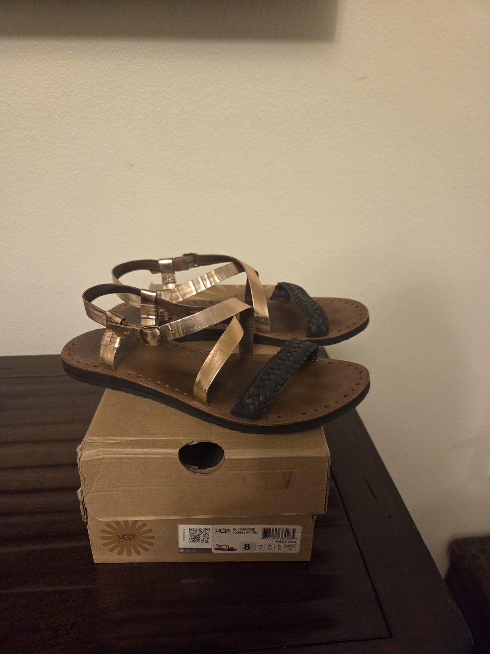 Vintage, Women's UGG. Jordyne sandals, Size 8